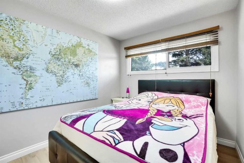 52 Harrow Crescent Sw, Calgary, AB - Indoor Photo Showing Bedroom