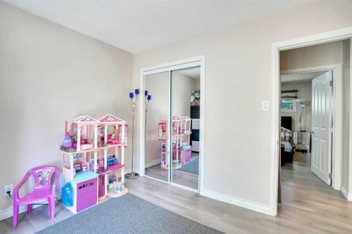 52 Harrow Crescent Sw, Calgary, AB - Indoor Photo Showing Other Room