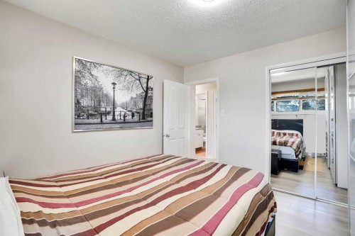52 Harrow Crescent Sw, Calgary, AB - Indoor Photo Showing Bedroom