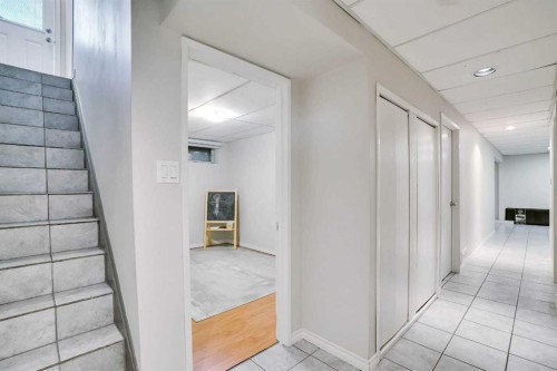 52 Harrow Crescent Sw, Calgary, AB - Indoor Photo Showing Other Room