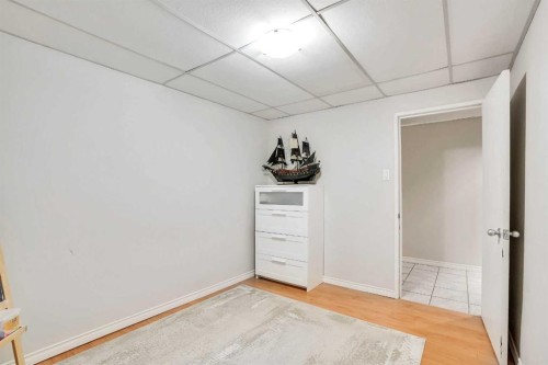 52 Harrow Crescent Sw, Calgary, AB - Indoor Photo Showing Other Room