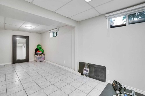 52 Harrow Crescent Sw, Calgary, AB - Indoor