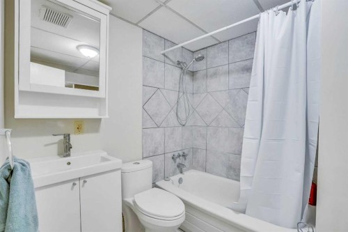 52 Harrow Crescent Sw, Calgary, AB - Indoor Photo Showing Bathroom