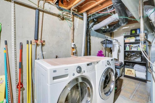52 Harrow Crescent Sw, Calgary, AB - Indoor Photo Showing Laundry Room