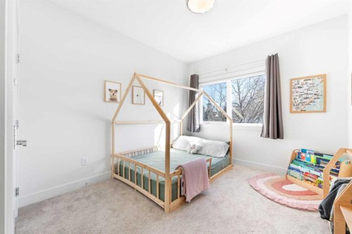 231 12 Avenue Ne, Calgary, AB - Indoor Photo Showing Bedroom
