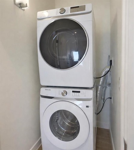 231 12 Avenue Ne, Calgary, AB - Indoor Photo Showing Laundry Room