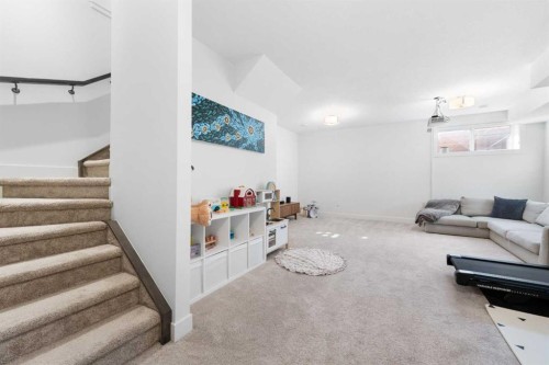 231 12 Avenue Ne, Calgary, AB - Indoor Photo Showing Other Room