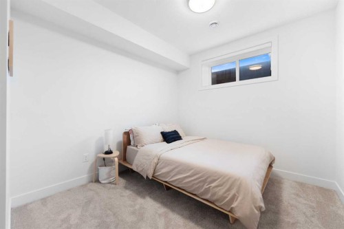 231 12 Avenue Ne, Calgary, AB - Indoor Photo Showing Bedroom