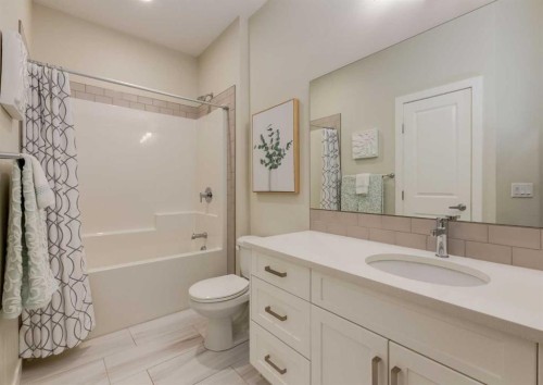 60 Crestbrook View Sw, Calgary, AB - Indoor Photo Showing Bathroom