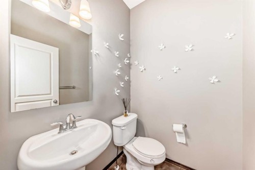 691 Panamount Boulevard Nw, Calgary, AB - Indoor Photo Showing Bathroom