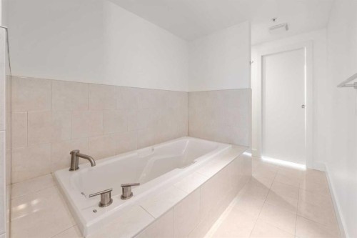 2901-433 11 Avenue Se, Calgary, AB - Indoor Photo Showing Bathroom