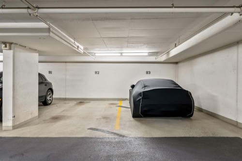 2901-433 11 Avenue Se, Calgary, AB - Indoor Photo Showing Garage