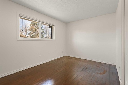268 Madeira Place Ne, Calgary, AB - Indoor Photo Showing Other Room