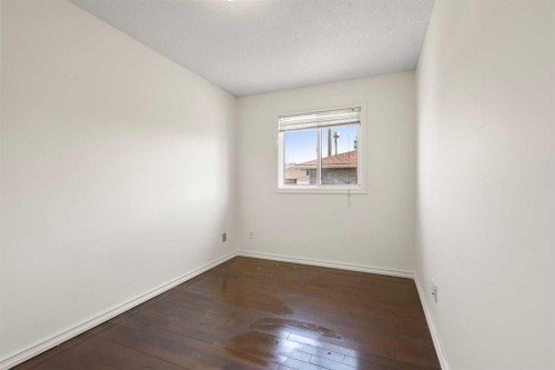 268 Madeira Place Ne, Calgary, AB - Indoor Photo Showing Other Room