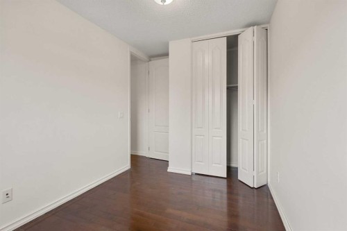 268 Madeira Place Ne, Calgary, AB - Indoor Photo Showing Other Room