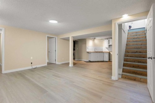 268 Madeira Place Ne, Calgary, AB - Indoor Photo Showing Other Room