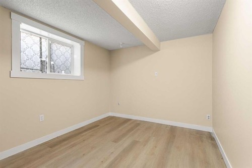 268 Madeira Place Ne, Calgary, AB - Indoor Photo Showing Other Room