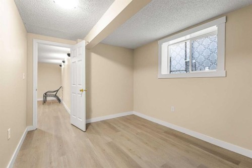 268 Madeira Place Ne, Calgary, AB - Indoor Photo Showing Other Room