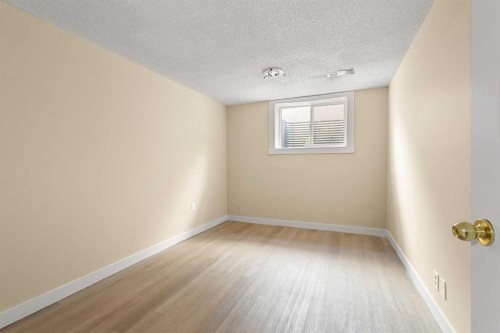 268 Madeira Place Ne, Calgary, AB - Indoor Photo Showing Other Room