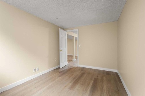268 Madeira Place Ne, Calgary, AB - Indoor Photo Showing Other Room