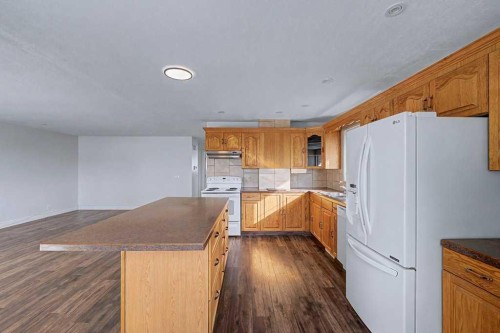 1607 Marlyn Way Ne, Calgary, AB - Indoor Photo Showing Kitchen