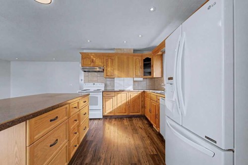 1607 Marlyn Way Ne, Calgary, AB - Indoor Photo Showing Kitchen