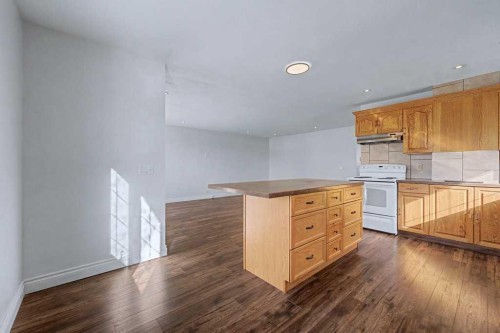1607 Marlyn Way Ne, Calgary, AB - Indoor Photo Showing Kitchen