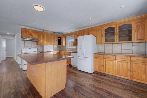 1607 Marlyn Way Ne, Calgary, AB - Indoor Photo Showing Kitchen