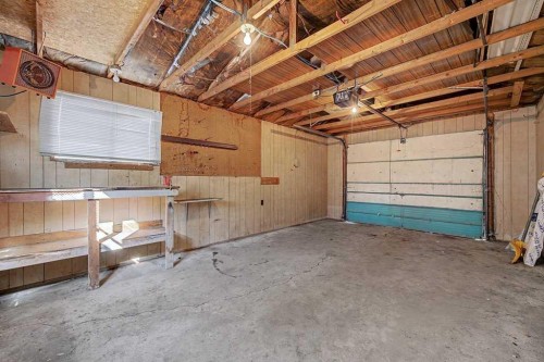 1607 Marlyn Way Ne, Calgary, AB - Indoor Photo Showing Garage