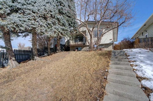 1607 Marlyn Way Ne, Calgary, AB - Outdoor