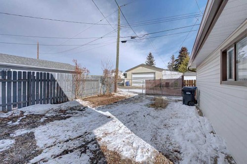 1607 Marlyn Way Ne, Calgary, AB - Outdoor