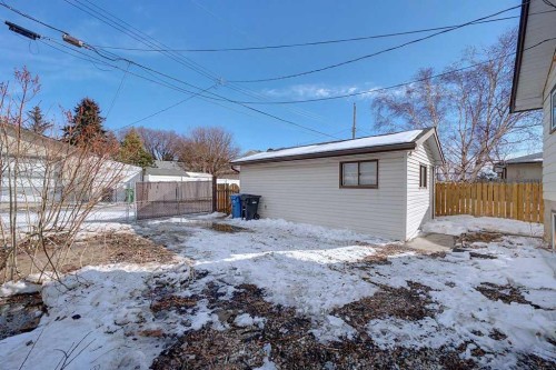 1607 Marlyn Way Ne, Calgary, AB - Outdoor