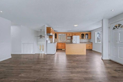 1607 Marlyn Way Ne, Calgary, AB - Indoor Photo Showing Kitchen