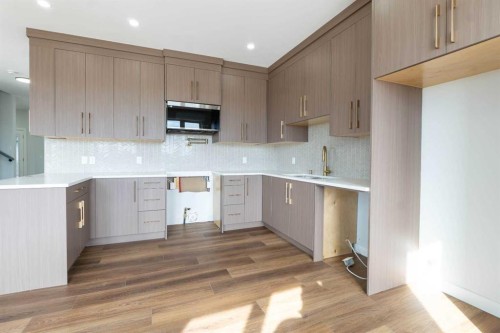 49 Lowden Close, Red Deer, AB - Indoor Photo Showing Kitchen