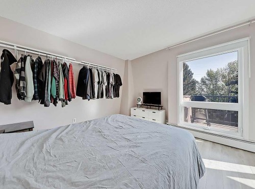 302-332 Cedar Crescent Sw, Calgary, AB - Indoor Photo Showing Bedroom