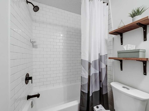 302-332 Cedar Crescent Sw, Calgary, AB - Indoor Photo Showing Bathroom