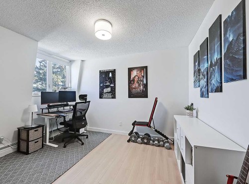 302-332 Cedar Crescent Sw, Calgary, AB - Indoor Photo Showing Office