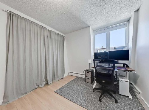 302-332 Cedar Crescent Sw, Calgary, AB - Indoor Photo Showing Office