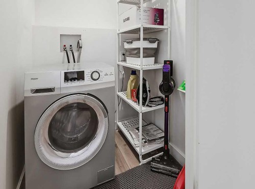 302-332 Cedar Crescent Sw, Calgary, AB - Indoor Photo Showing Laundry Room