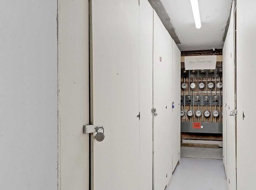 302-332 Cedar Crescent Sw, Calgary, AB - Indoor Photo Showing Other Room