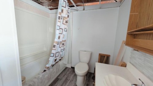 311 47 Avenue West, Claresholm, AB - Indoor