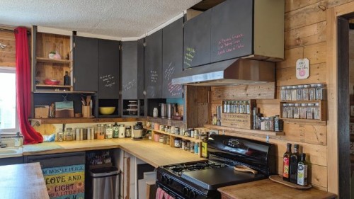 311 47 Avenue West, Claresholm, AB - Indoor Photo Showing Kitchen