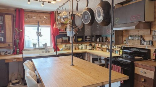 311 47 Avenue West, Claresholm, AB - Indoor Photo Showing Kitchen