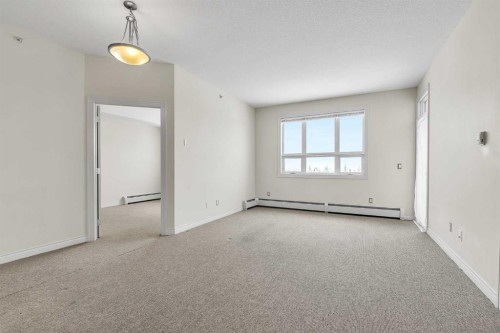415-26 Val Gardena View Sw, Calgary, AB - Indoor Photo Showing Other Room