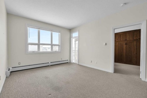415-26 Val Gardena View Sw, Calgary, AB - Indoor Photo Showing Other Room