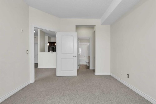 415-26 Val Gardena View Sw, Calgary, AB - Indoor Photo Showing Other Room