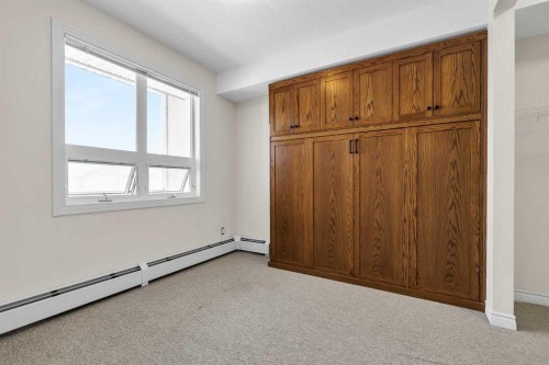415-26 Val Gardena View Sw, Calgary, AB - Indoor Photo Showing Other Room