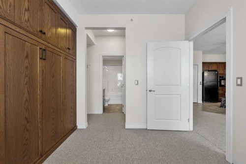 415-26 Val Gardena View Sw, Calgary, AB - Indoor Photo Showing Other Room