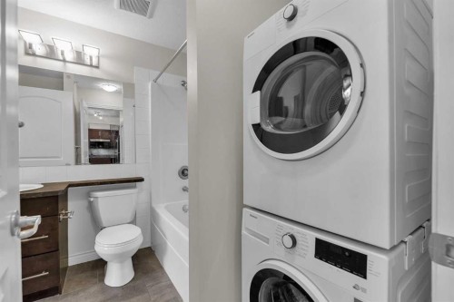415-26 Val Gardena View Sw, Calgary, AB - Indoor Photo Showing Laundry Room