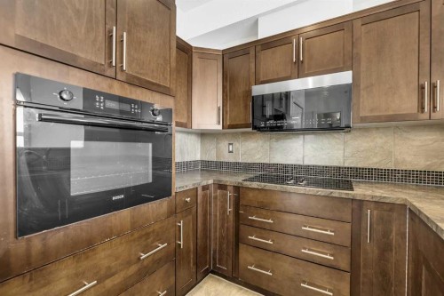 415-26 Val Gardena View Sw, Calgary, AB - Indoor Photo Showing Kitchen